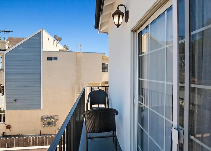 Spacious Private Gated Modern Loft Close To Universal Studio And Hollywood
