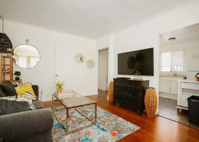 Stylish And Modern 2Br Unit In The Heart Of K-Town