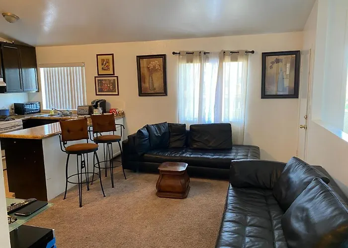 Lake Balboa 3 Bedroom Cozy Stay !
