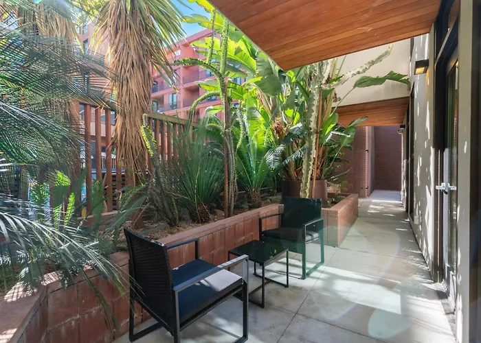 2Br Hollywood Luxury Condo