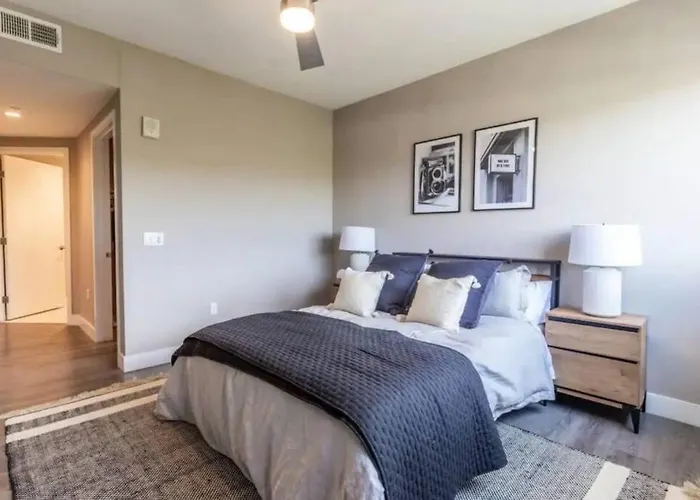 Comfortable & Spacious 2Bdr - 2Bth For 4 Guests In Hollywood