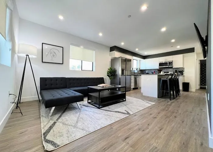 Deluxe 4-Bedroom Residence Near Koreatown -Oak1