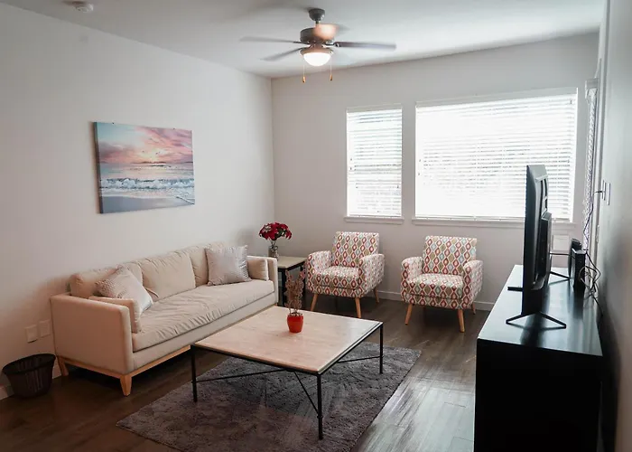 Luxury Designed 2 Bedrooms Part Hotel In Woodland Hills Ca