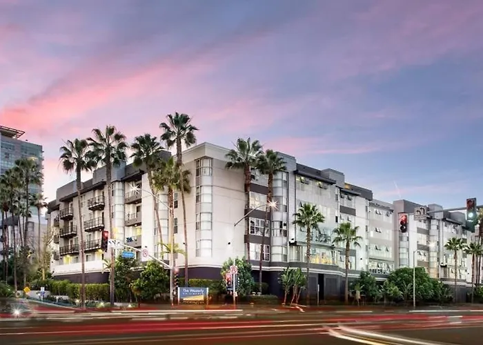 Villa Marina - Modern & Immaculate, Spacious, Gated Condo With Fireplace Pool, Gym, 2 Master Bedrooms