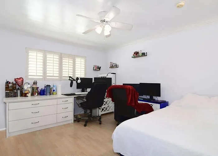 Collinswood Room With Private Bathroom In Shared Apartment