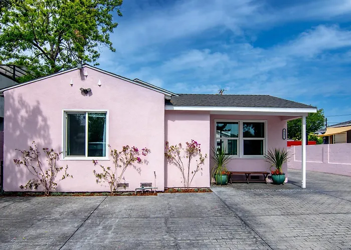 Lovely North Hollywood House Near Universal
