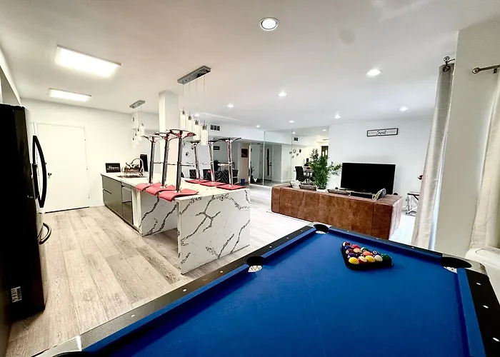 Amazing Large 2 Bedroom West Hollywood Apartment