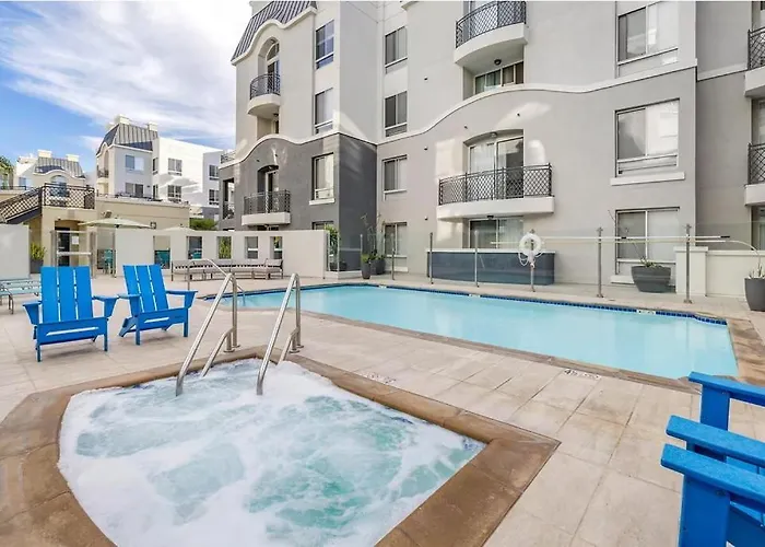 Private Bedroom And Bathroom In Shared 2 Bedroom Apartment In Venice - Pool - Hot Tub & Gym