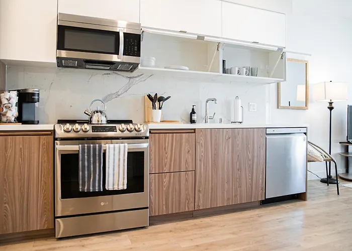 Luxury Apartment With The Hollywood Hills View