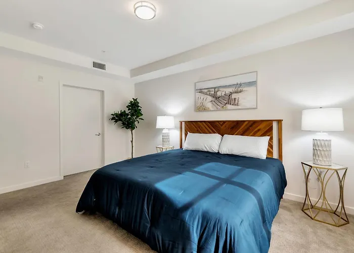 5 Heart Of Santa Monica Apartment