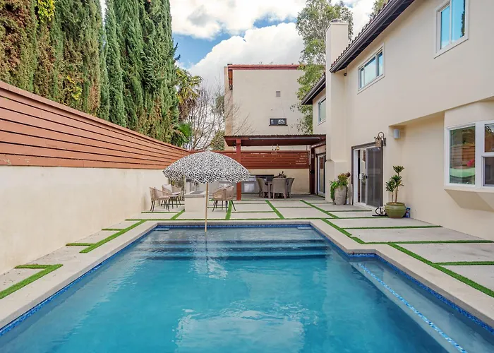Beautiful 5 Bedroom 8 Bed Sleeps Up To 16 With Pool Near Universal Studios