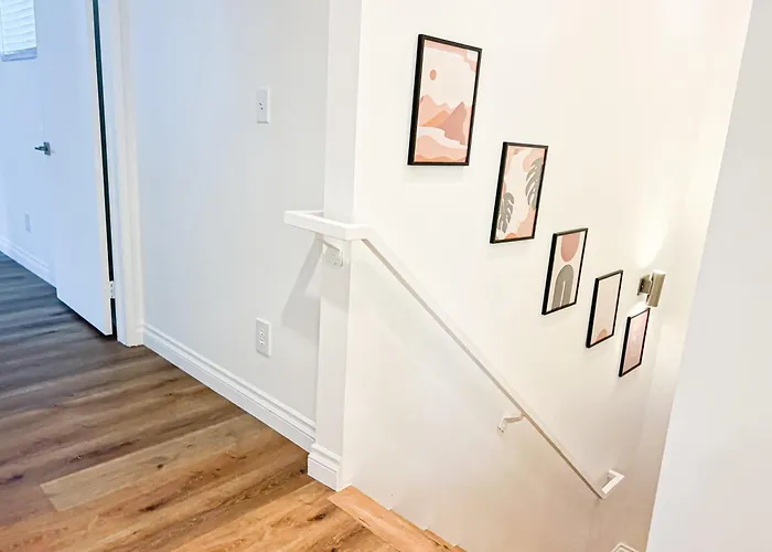 Comfy 2-Bedroom Home In Hollywood