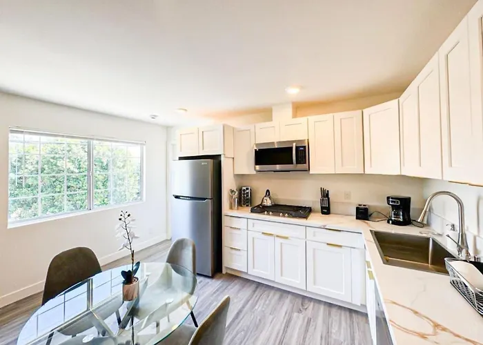 Cozy 1 Bedroom Apartment In Prime Location - Woa