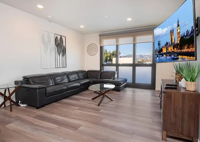 Luxurious Penthouse In Beverly Hills - Sleeps 10
