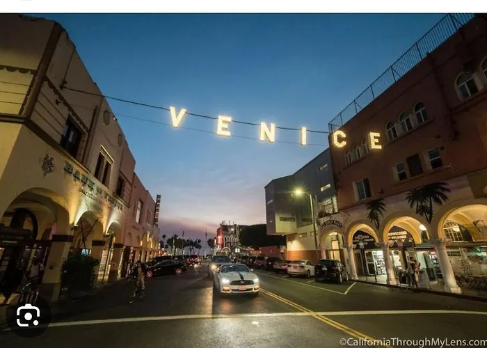 Santa Monica Pier 5 Min Walk Sleeps 5 Near Promenade