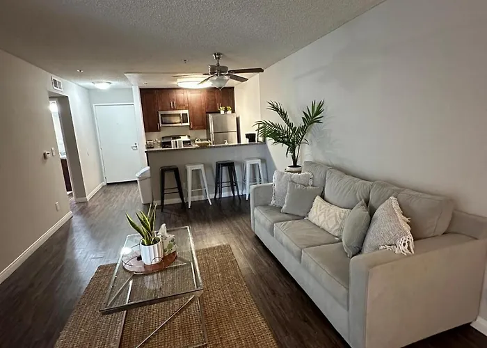 Incredible Two Bedroom Hollywood Apartments Free Parking