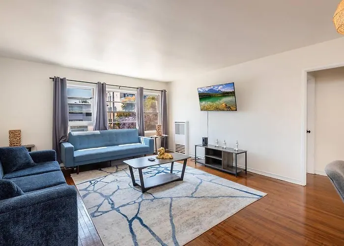 Comfy 1 Bedroom Apartment W/ Hot Tub - Sleeps 4