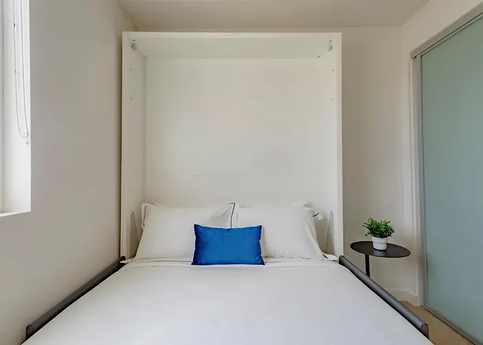 Ucla Area Coliving Suite W In Unit Closet