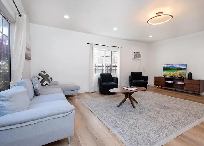 Modern 1Bd Apartment In Prime Location