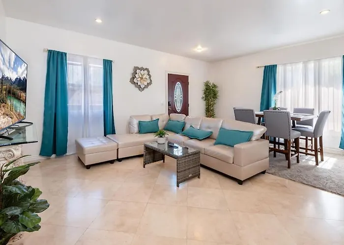 Luxe Apartment In Beverly Hills Sleeps 6