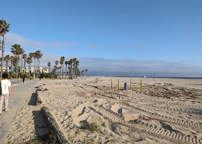 2Bedroom With Den And 2Ba 4 Blocks To Santa Monica Beach