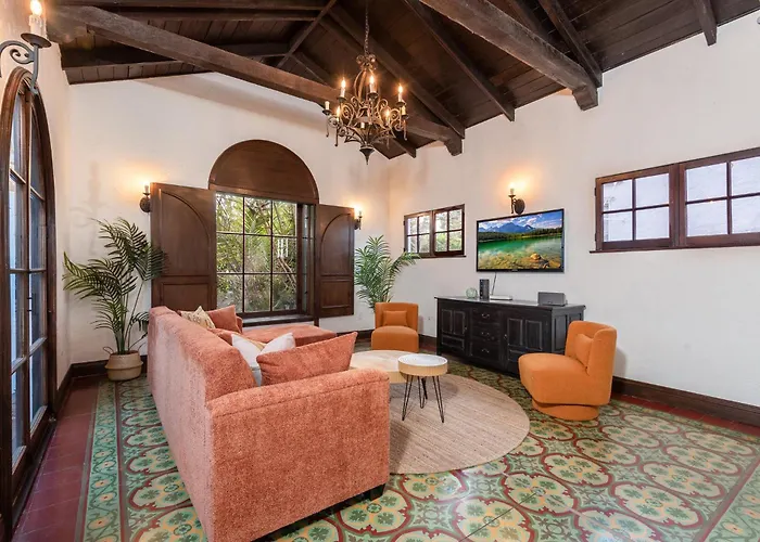 Lux Spanish Style Mansion 4Bd Ba,Dog House