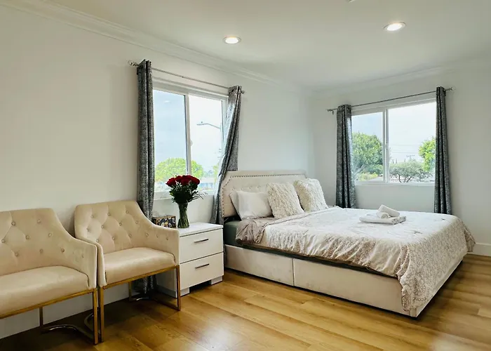 Contemporary Private Room 7