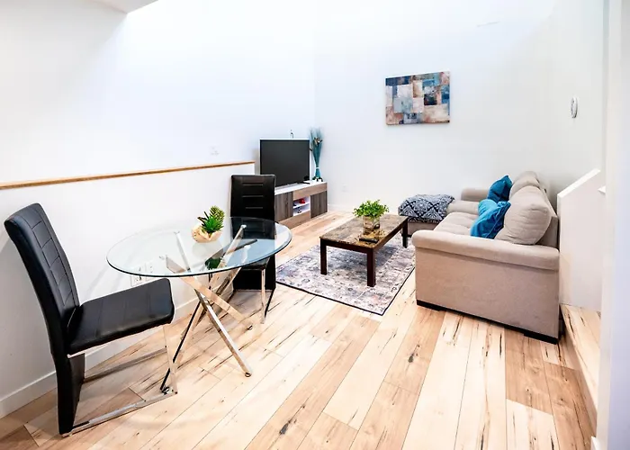 Cozy Modern 2-Bedroom 3 Levels Loft Central Location Close To Downtown La