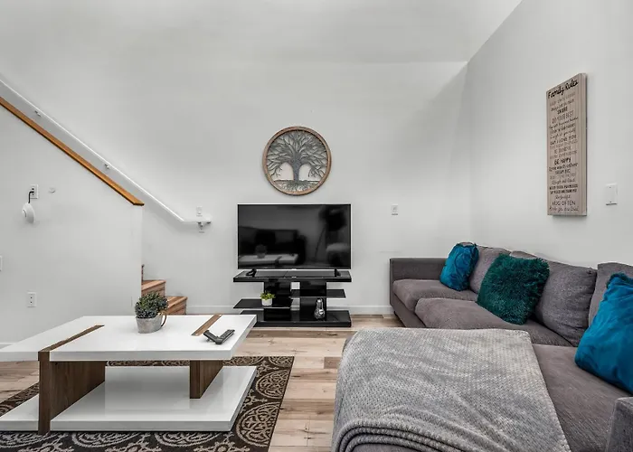 1-Bedroom Lofts In Hollywood Modern Design, Balcony, Parking & Hollywood Sign