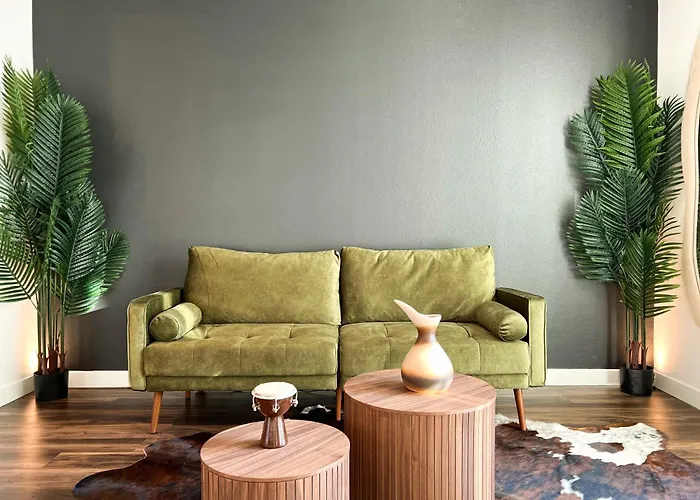 Modern Cosmopolitan Home In Hollywood-Free Parking