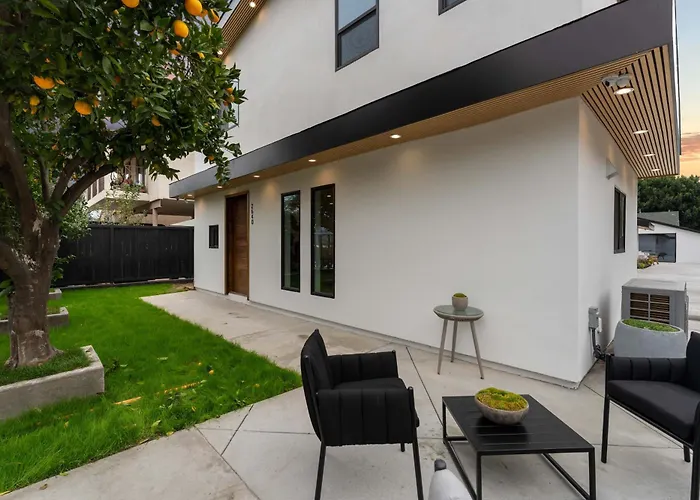 Luxury Living 3Br House With Outdoor Space, Parking