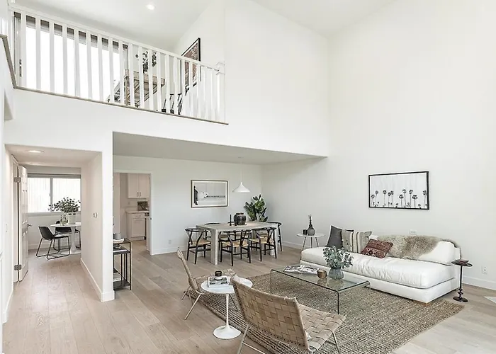 Private Rooftop 3 Bedrooms Remodeled Townhome