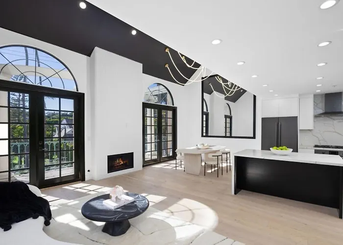 Three Bedrooms Opulent Super Luxurious Town House