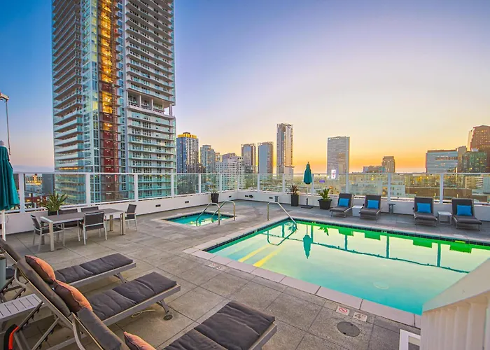 Stunning 1 Bdr 1 Bth, Pool, Jacuzzi