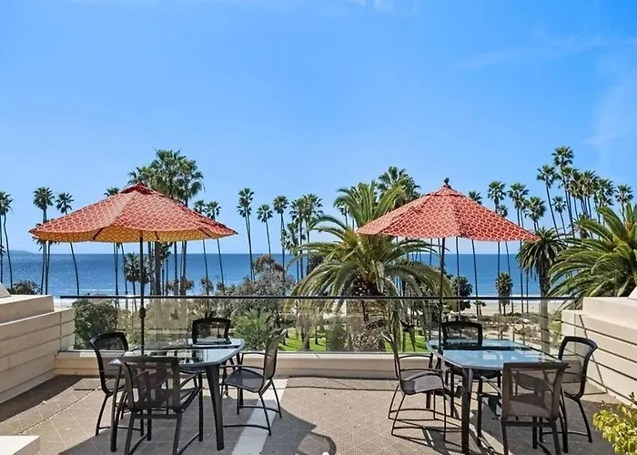 Elegant Two Bedroom Santa Monica Apartment