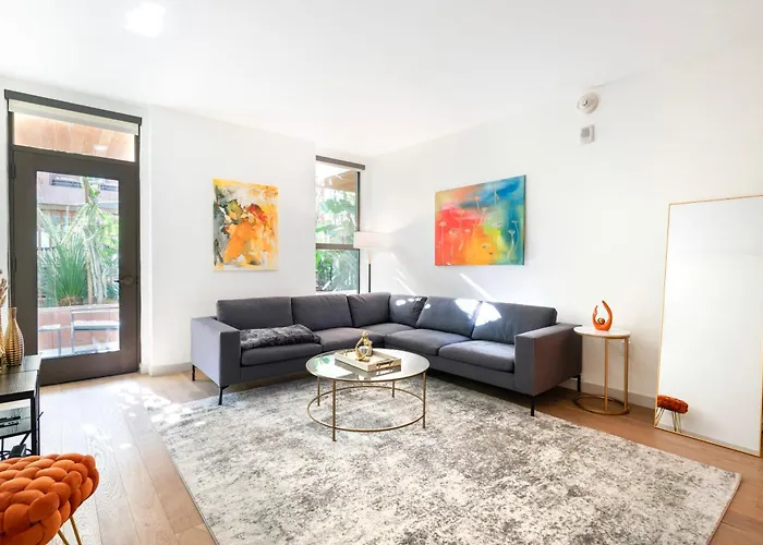 Hollywood 2 Bedroom Lux Condo