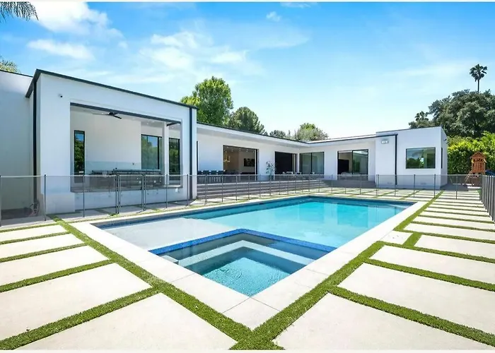 Woodland Hills Modern Dribble Den