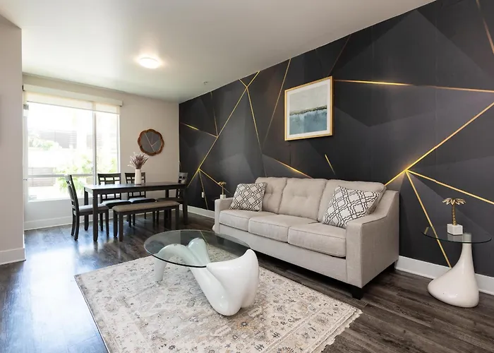 Two Bedroom By The Hollywood Walk Of Fame!