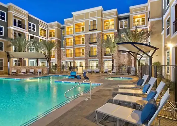 Charming 3-Bedroom 3 Bth Apt Near Venice Beach!