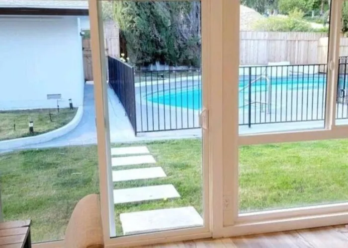 Spacious 4Bed 2Bath, Gated Pool, Wi-Fi, Garage