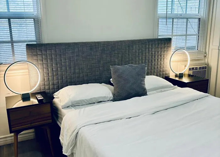 Modern, 1 Bed Condo, Downtown Century City