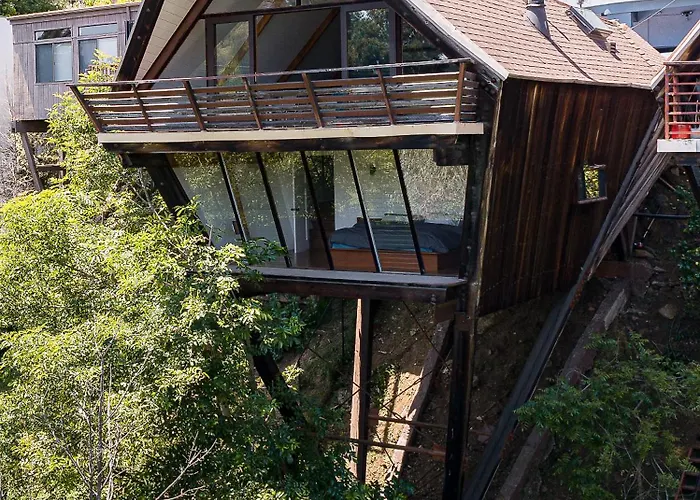 Iconic Gesner Boat House Wview Of Hollywood Sign