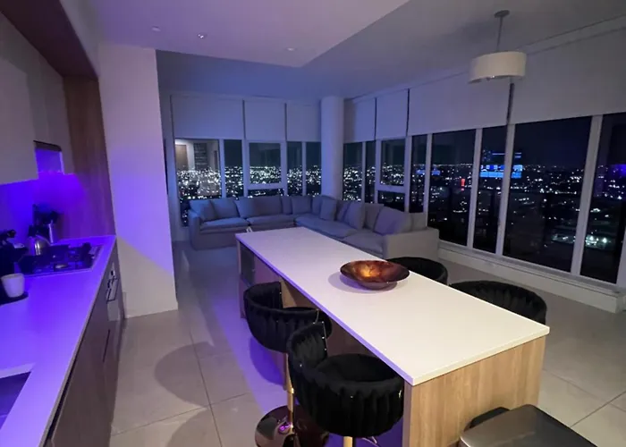 2Br Panoramic City Views!