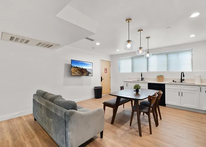 Charming Urban Retreat Near Usc In La- Private Room With Share Living Room With Kitchen