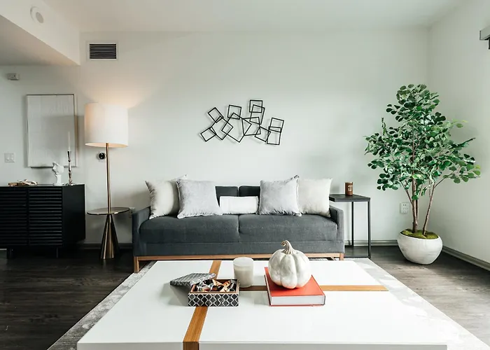Hollywood Designer Apartment