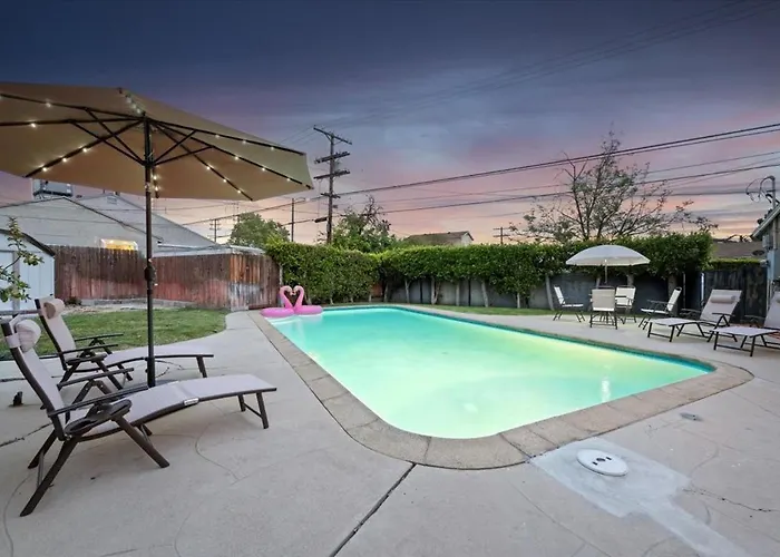 Chic Boho Retreat - Pool, Patio, Mini Golf & Arcade, Mins From Universal Studios!