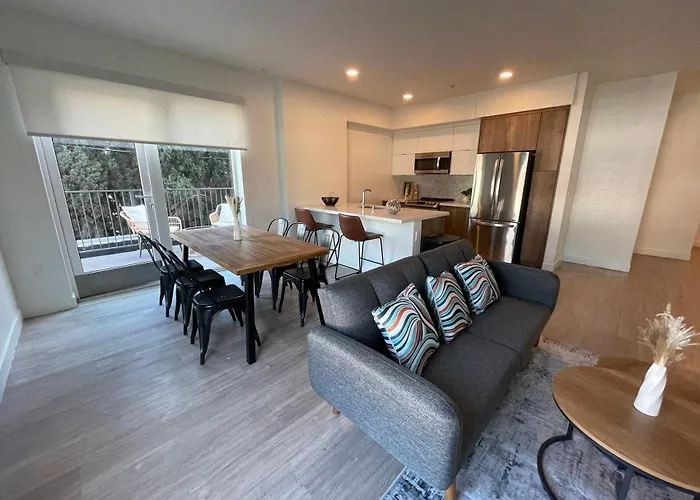 Chic Urban Retreat In Heart Of La, Steps From Attractions!