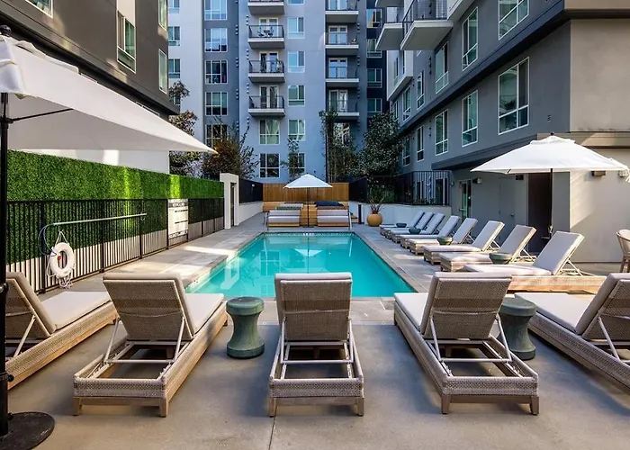 Dtla Luxury Condo With Pool, Gym, Work Pods & Conference Room