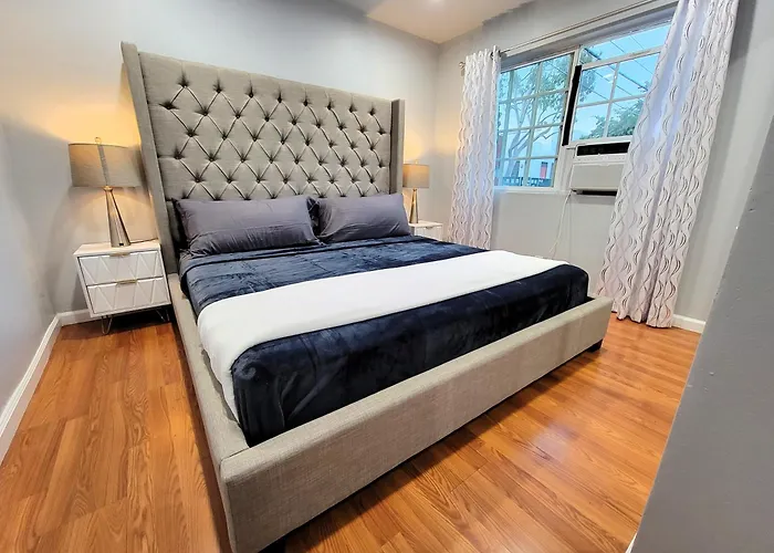 2 Bedroom Apartment1 Mile South From The Hollywood Walk Of Fame And Hollywood Sign