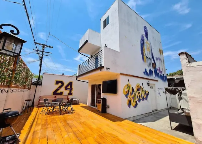 3 Bedroom With Hot Tub And Video Game Console 10 Minutes From Rodeo Drive Beverly Hills